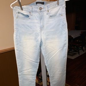 Aeropostale high waisted jeans size 4. Freshly washed.